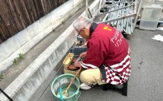 リファイン備前25周年感謝祭　包丁研ぎをする大工さん