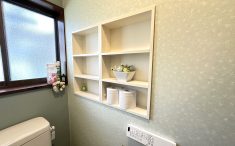 リフォーム後のトイレ　ニッチ棚