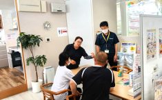 リファイン山陽町23周年感謝祭　接客の様子
