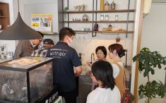リファイン山陽町23周年感謝祭　接客の様子