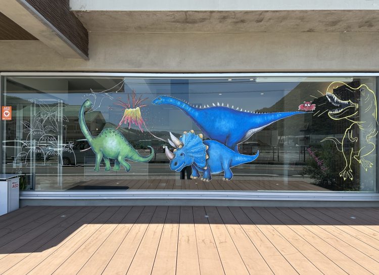 ショウルームのショーウィンドウの窓アート202507