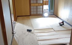 リフォーム中のおうち　床張替工事