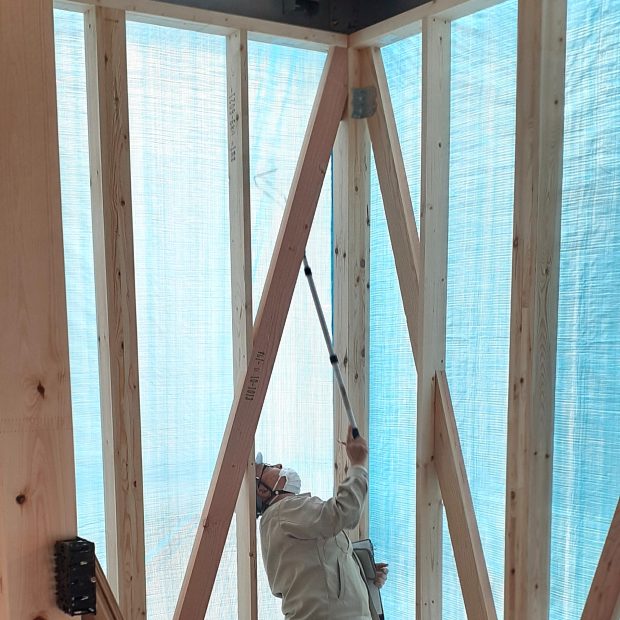 建築途中の注文住宅 構造金物検査様子