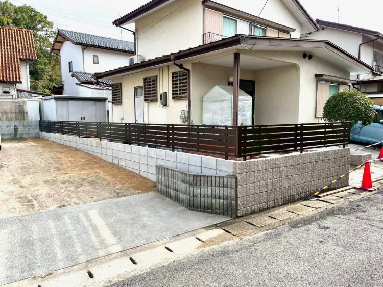 外構リフォーム後の外構の様子　ブロックとフェンス