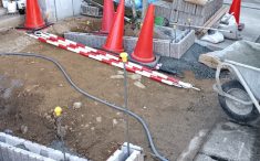 外構リフォーム中の外構の様子　土間コンクリートとブロックとフェンス