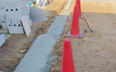 外構リフォーム中の外構の様子　ブロック施工中