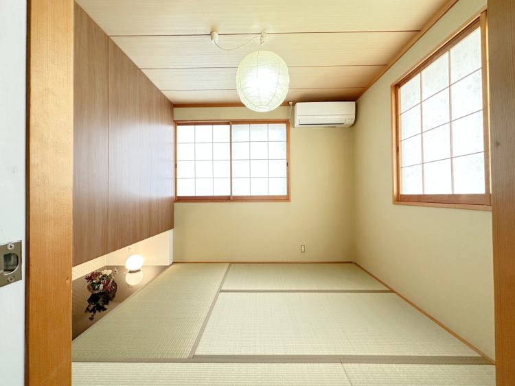 吊り押入のある和室